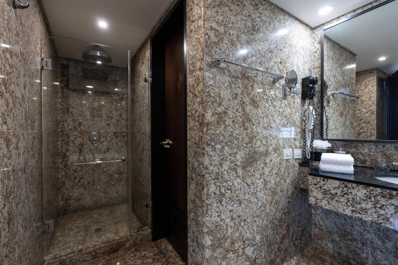 Eurobuilding Hotel & Suites Caracas Exterior foto Bathroom