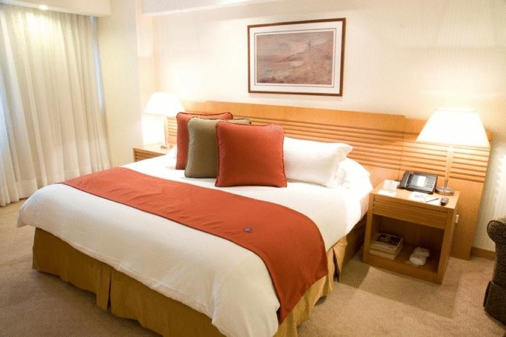 Eurobuilding Hotel & Suites Caracas Exterior foto A bed with a bed runner