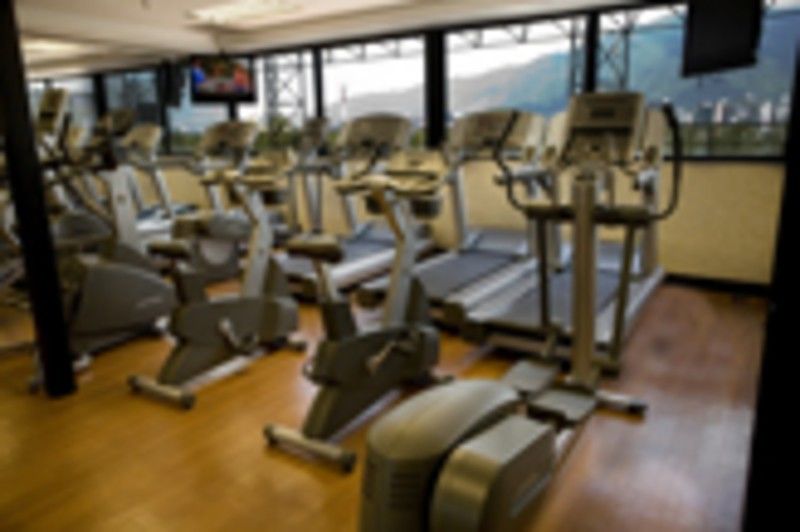 Eurobuilding Hotel & Suites Caracas Exterior foto A gym at a hotel
