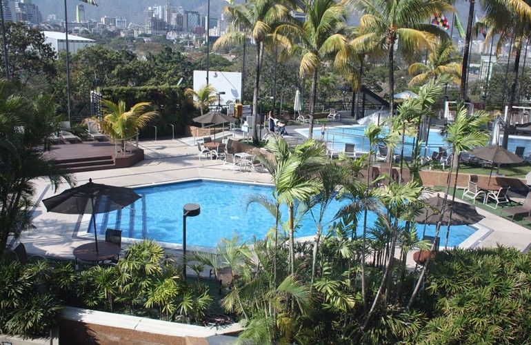 Eurobuilding Hotel & Suites Caracas Exterior foto The pool at the InterContinental Hotel